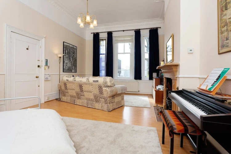 Veeve - Victorian Studio