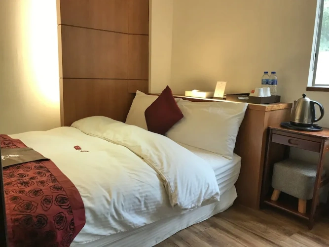 Economy Double room with street view