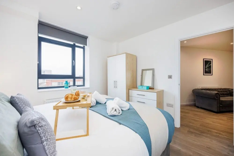 Modern 2 bed Flat in Town Centre - Free Wifi