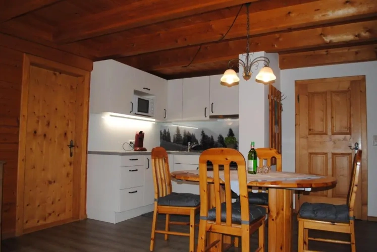 3 Bedrooms Apartment