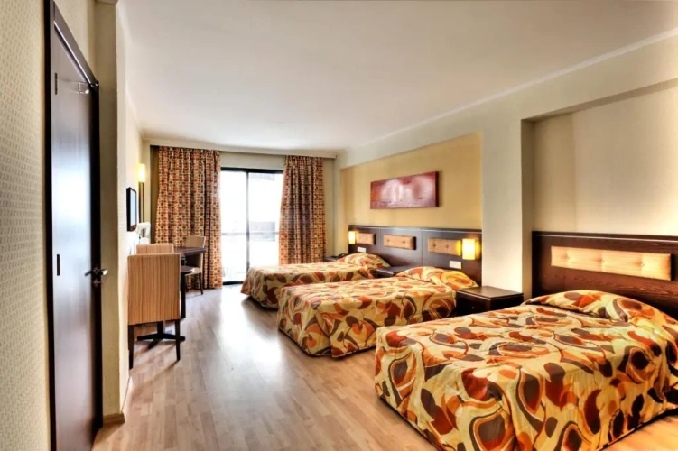 Standard Triple room