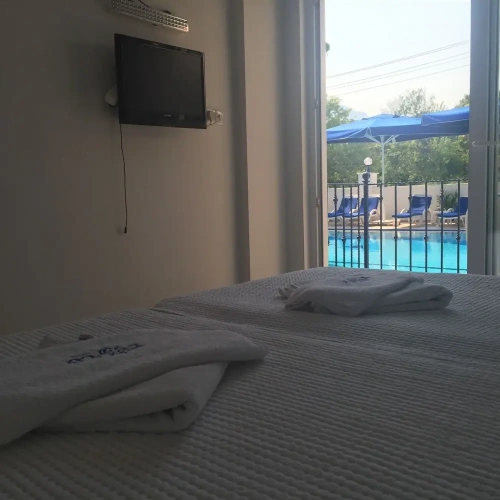 2 Bedrooms Standard Family room with balcony