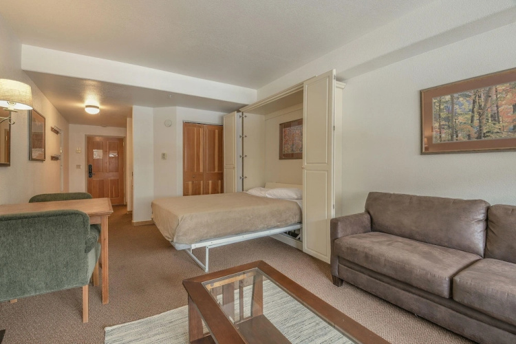 Gateway Lodge 5031
