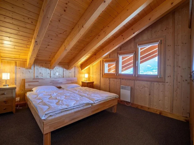 Spacious Chalet With Patio Facing Mountains