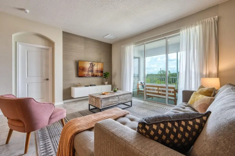 Modern Cozy Condo - Mickey Frozen Bedrooms