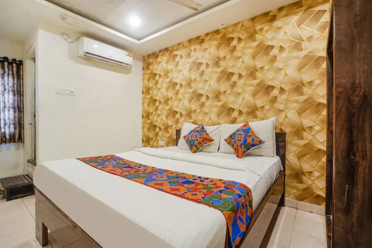 Cafe 8 by OYO Rooms