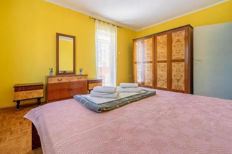 Apartment Mira
