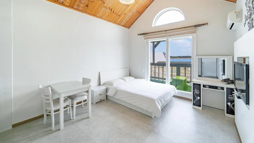 1 Bedroom Standard room with balcony