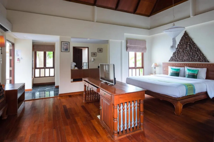 Royal Lanta Resort & Spa  (SHA Extra Plus)