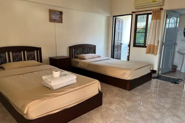 Standard Twin room with balcony