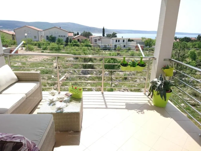 2 Bedrooms Apartment