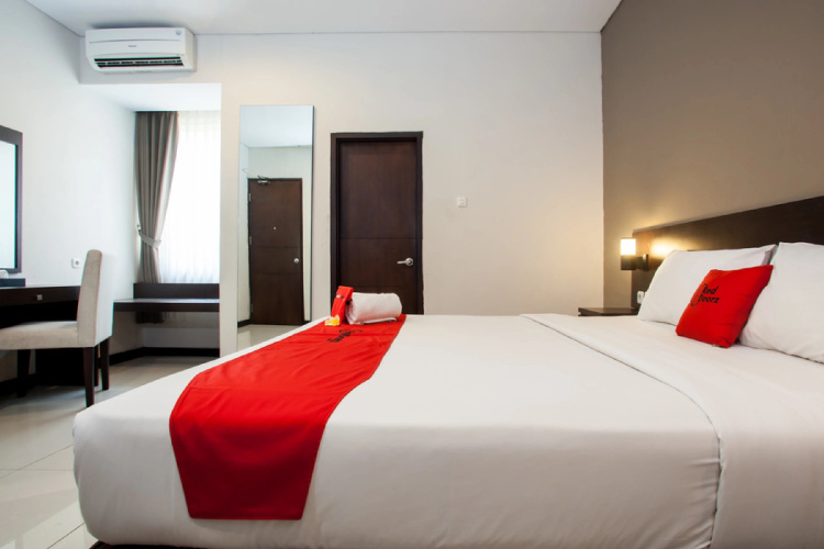 RedDoorz Premium Near Exit Toll Malang