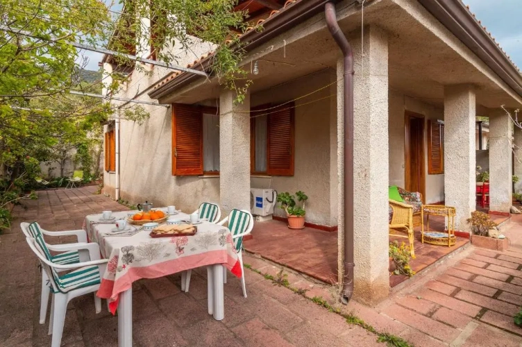3 Bedrooms Cottage