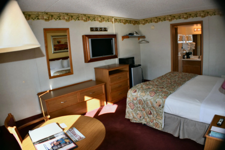 Baldknobbers Inn