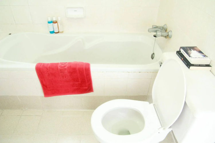 Ritratana Apartment