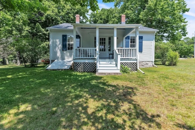 4 Bedrooms Cottage