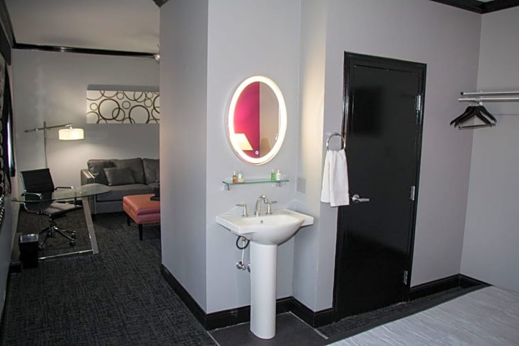 1 Bedroom Suite