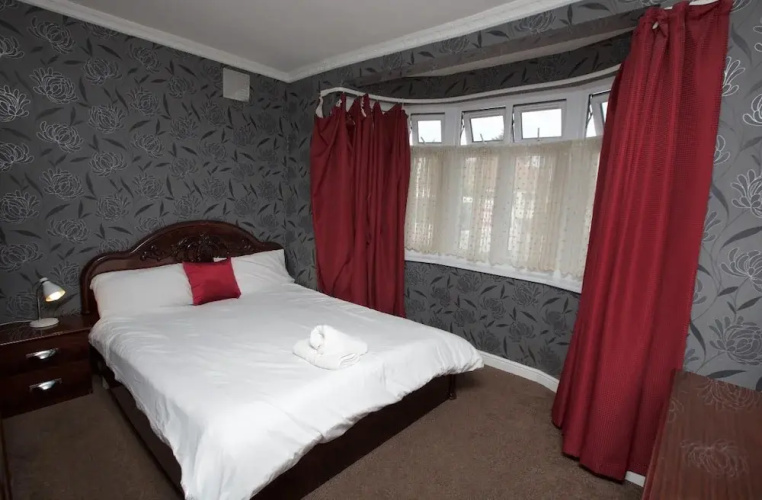 Stunning Spacious Bungalow With Ample Parking