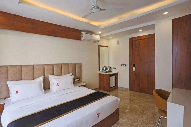 Hotel golf inn golf course road