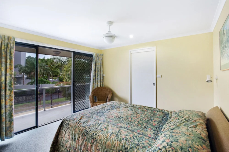 2/ 14 Kurrawa Close