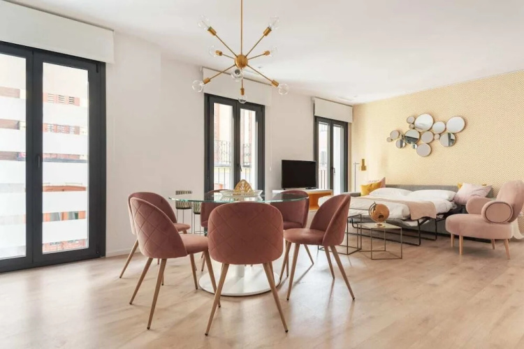 Incredible Design 2bedroom Apt, Sleeps 6 in Centro