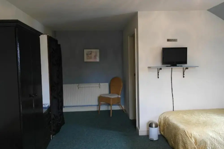 Crown Lodge Bed & Breakfast