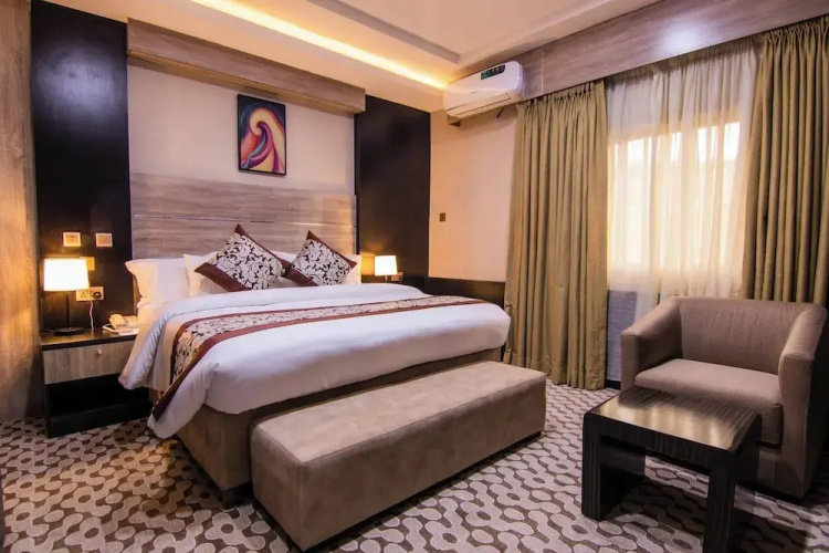 Dee Rocket Hotel