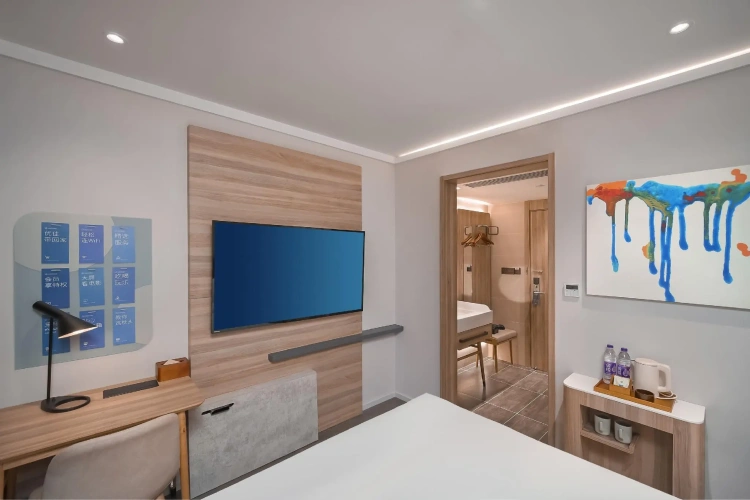 Standard Double room with street view