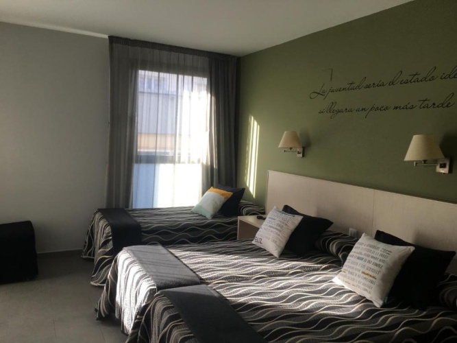 Standard Triple room