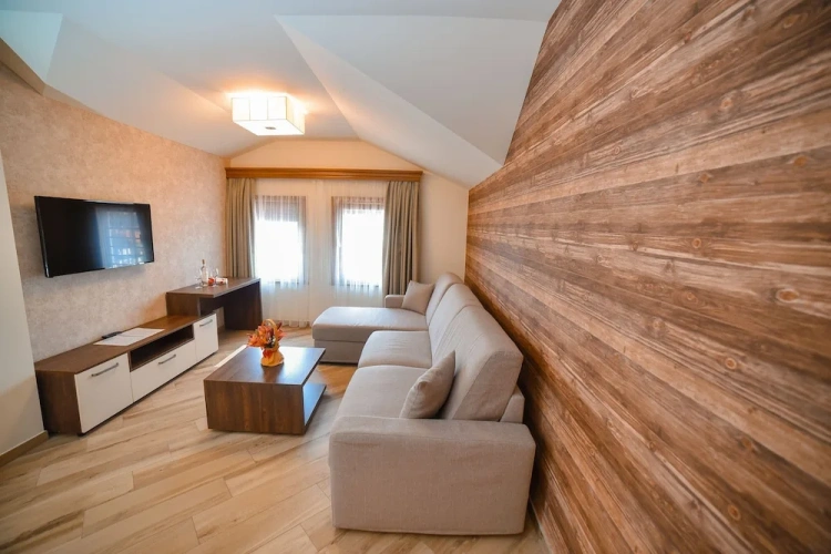2 Bedrooms Single Apartment