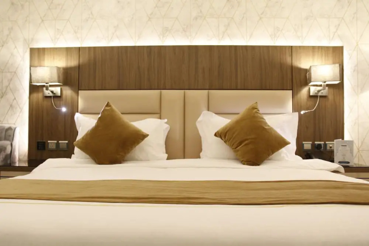 Dan Golden Hotel & Lounge
