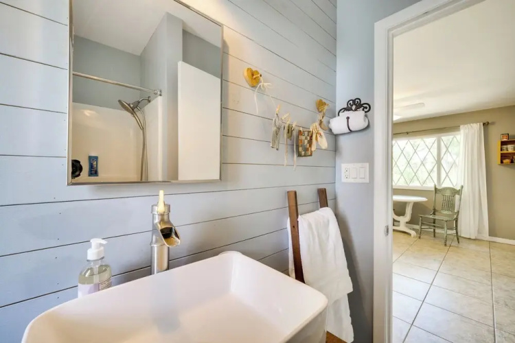 1 Mi to Lake Dora: Cottage w/ Shared Yard & Patio!