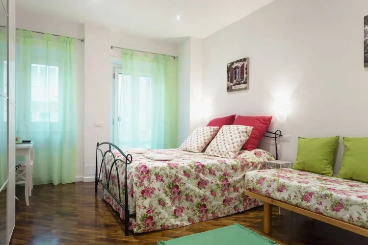 Standard Triple room with balcony