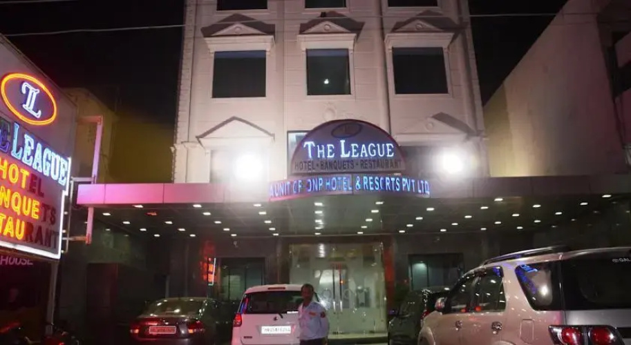 Emblem Hotel Sector 14 Gurgaon
