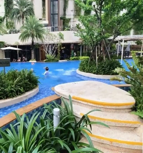 1 Bedroom Grand Club Suite with balcony and with city view