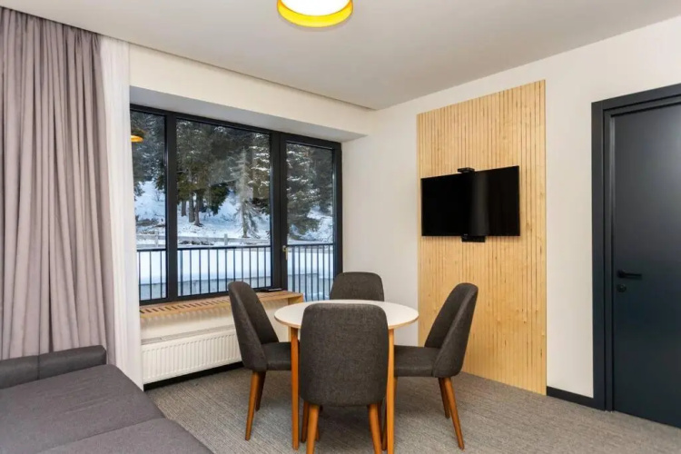 Bright Cozy Apartment For 4