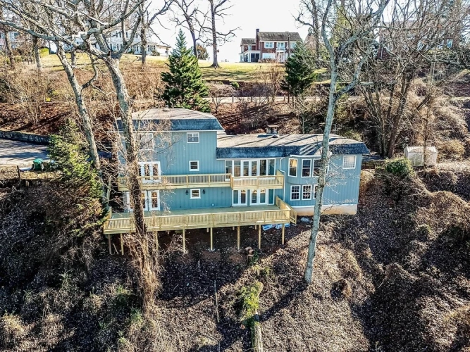 4 Bedrooms Cottage with balcony