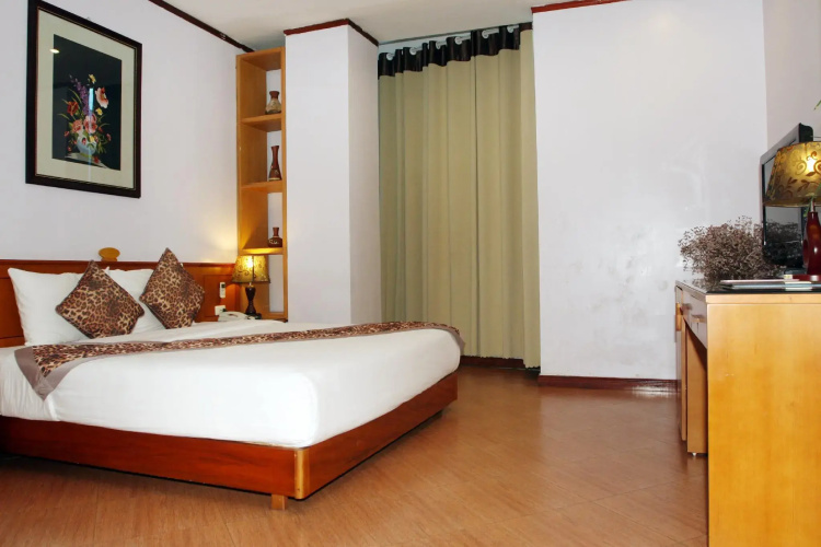 City Bay Hotel