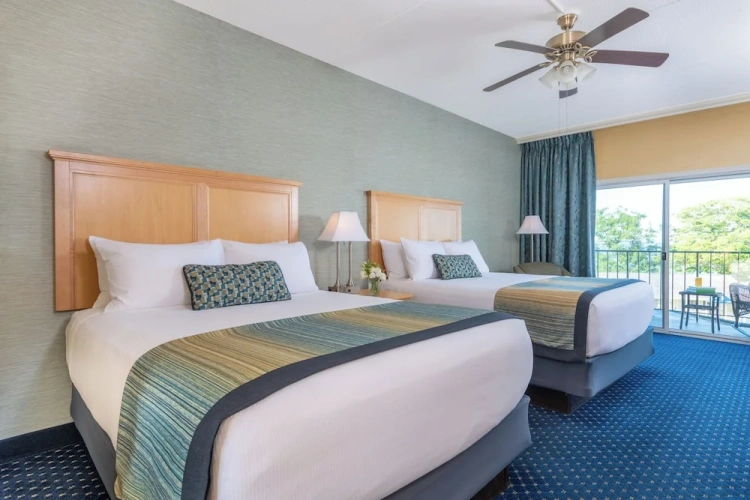 Standard Quadruple room with balcony and with ocean view