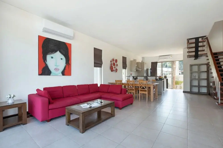 Designer 3BR Pool Access Villa Argent 8