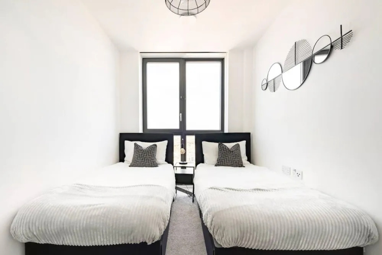 2 Bed Penthouse - Balcony - Smoking - Parking