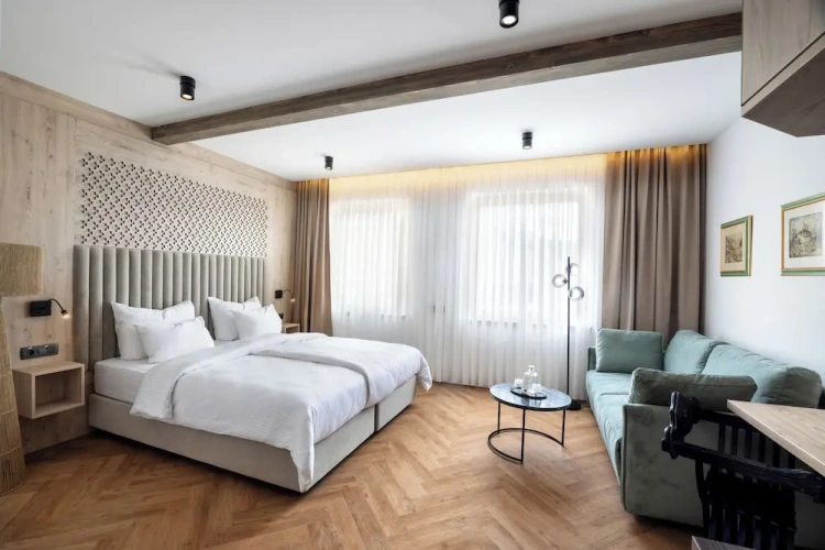 Deluxe Double room with land view