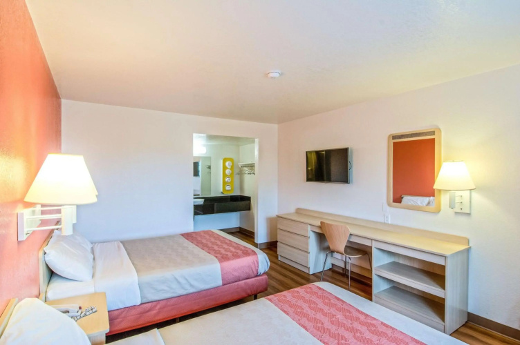 Motel 6 Redding, CA - South