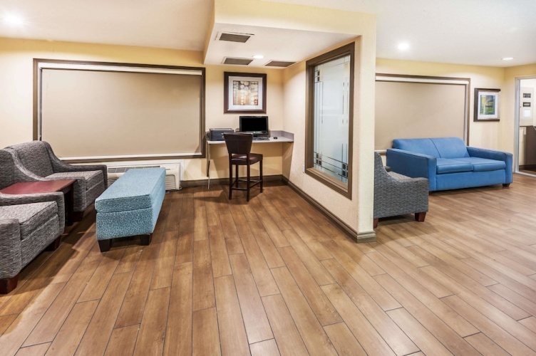 Super 8 By Wyndham Calgary/Airport photo 6