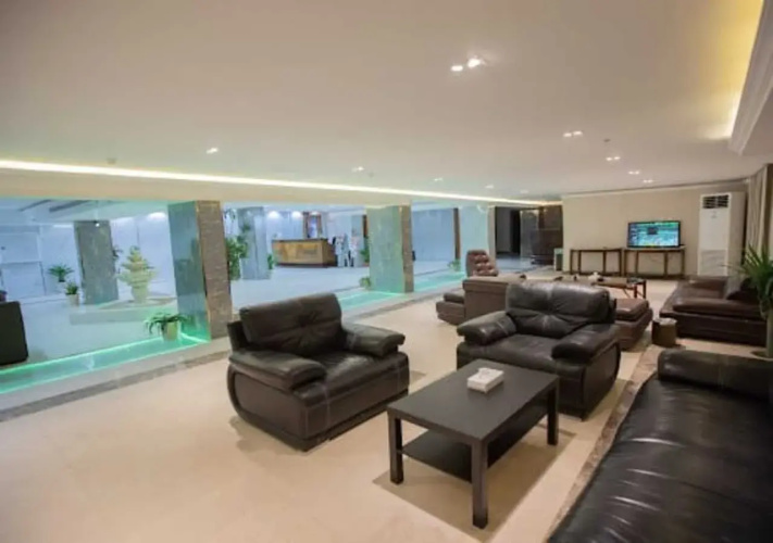 Mera Park Hotel Suites