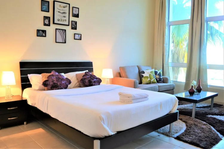 MCLN - Spacious Furnished Studio