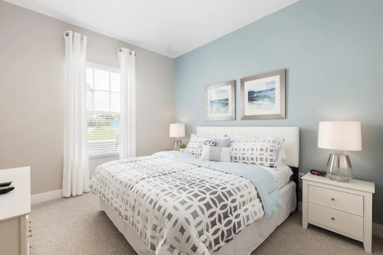 4 BR 4 BA | Full Kitchen