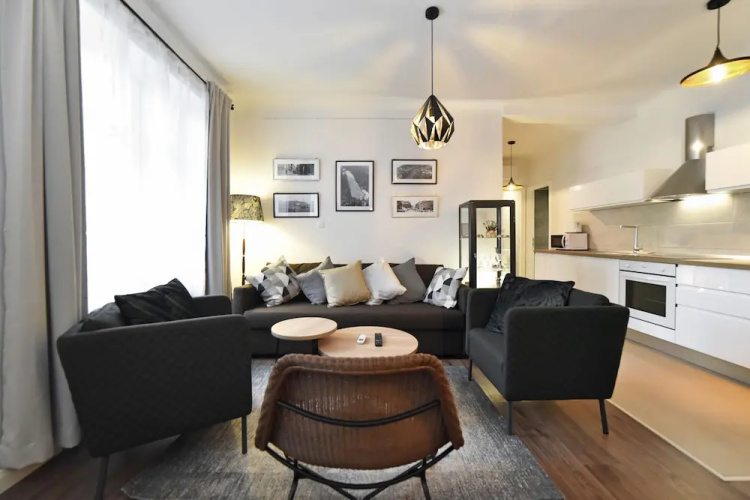 Premium Central Apartment & Room