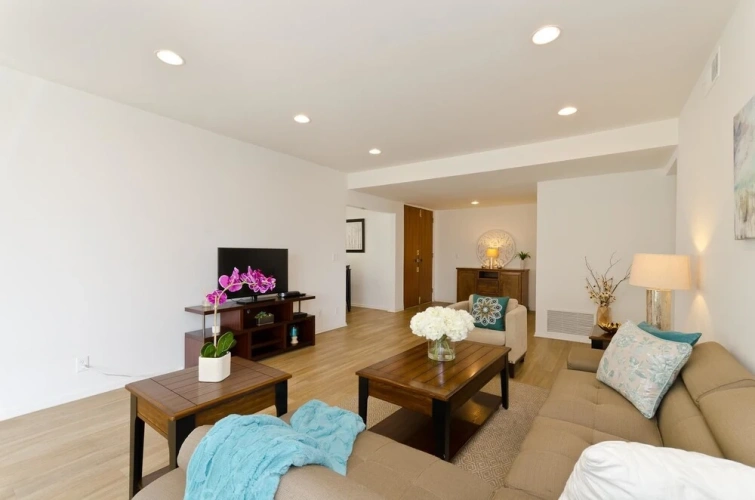 2 Bedrooms Apartment