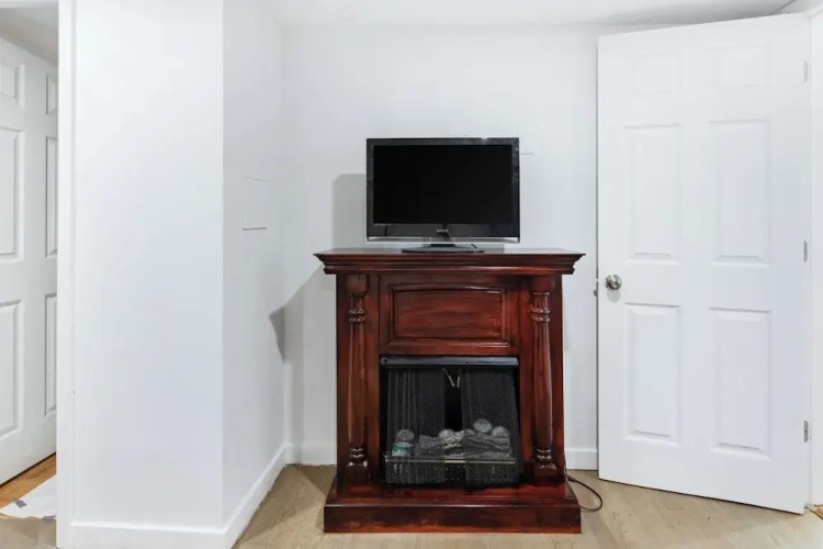 Fresh 2BR Duplex Pets Welcome